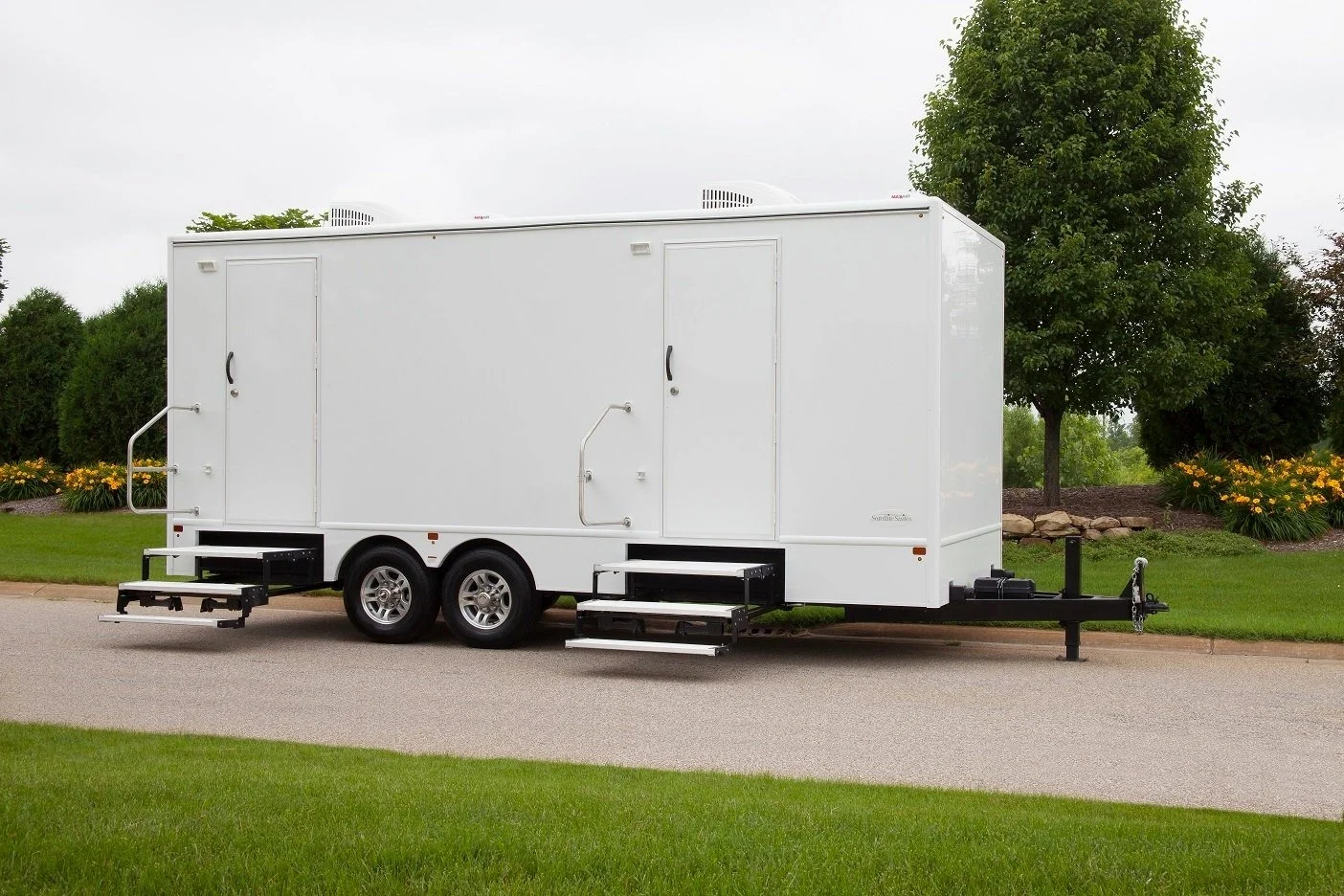 Clean restroom trailers rentals available in Seminole FL